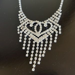 NWOT Crystal statement necklace with heart design w/ extender chain